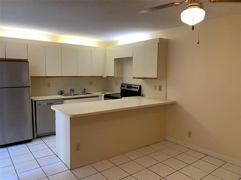 Image 7 of 34 For 2944 Waterford Dr  2944