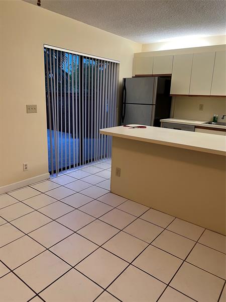 Image 8 of 34 For 2944 Waterford Dr  2944