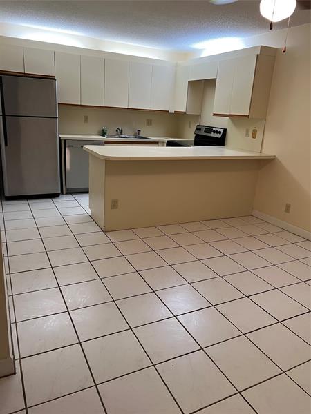 Image 9 of 34 For 2944 Waterford Dr  2944