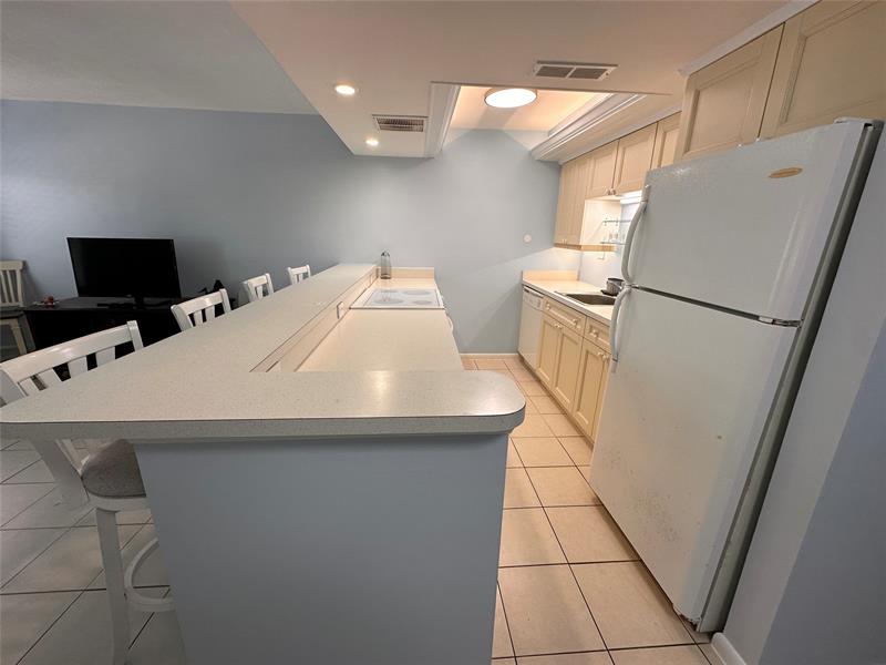 Image 17 of 41 For 5550 Ocean Blvd  103