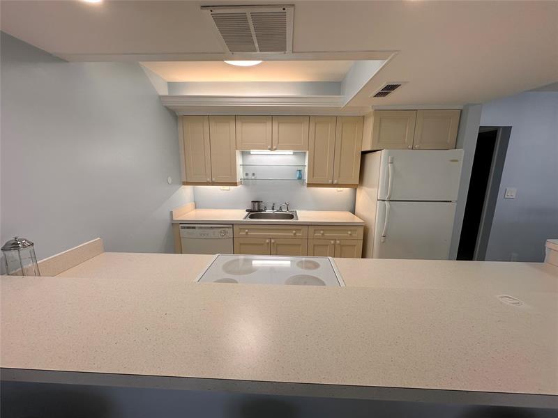 Image 18 of 41 For 5550 Ocean Blvd  103