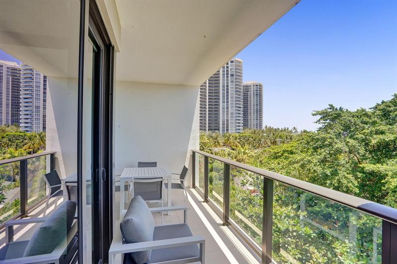 Image 15 of 73 For 3040 Ocean Blvd  N205