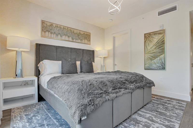 Image 37 of 73 For 3040 Ocean Blvd  N205