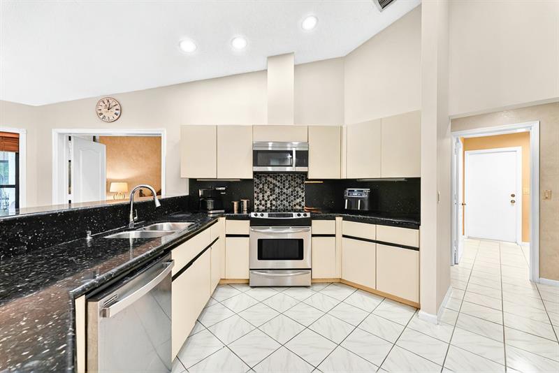 Image 13 of 37 For 1106 Waterbrook Ln