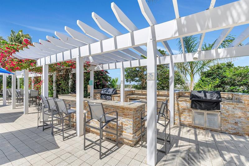 Image 84 of 99 For 1 Ocean Blvd  612