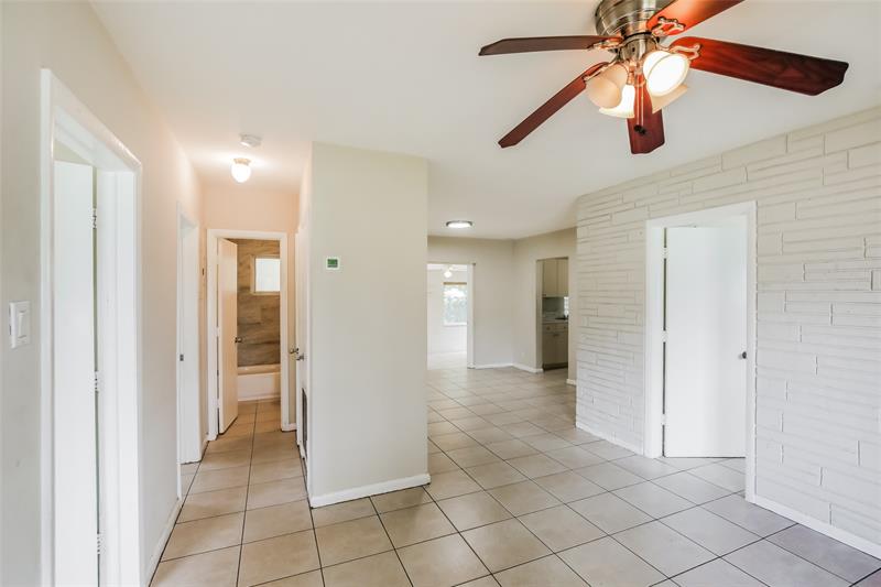Image 10 of 30 For 1021 25th Way