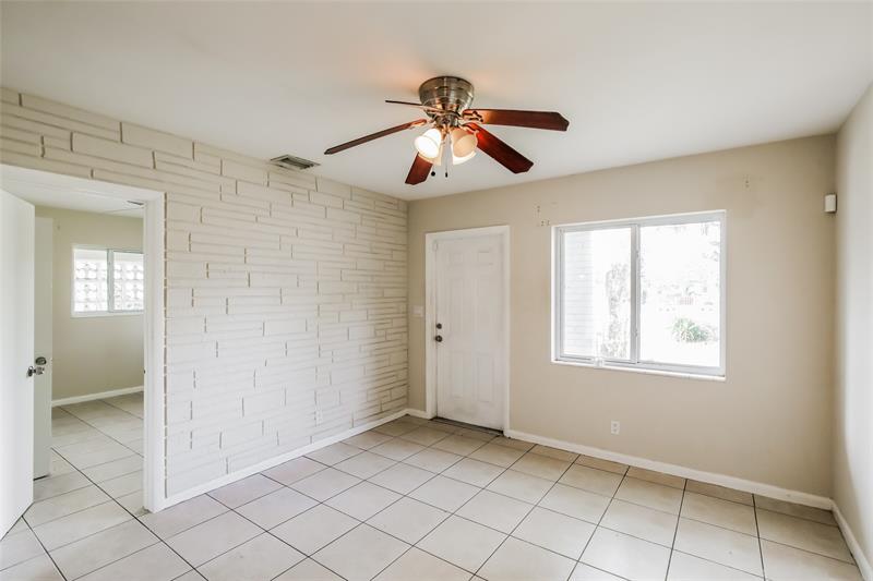 Image 12 of 30 For 1021 25th Way