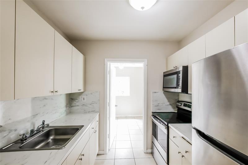 Image 13 of 30 For 1021 25th Way