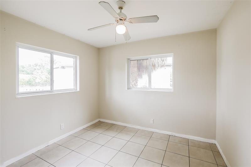 Image 14 of 30 For 1021 25th Way