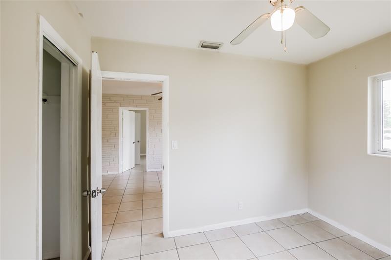 Image 16 of 30 For 1021 25th Way