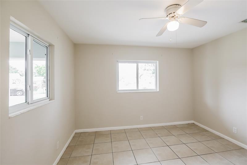 Image 19 of 30 For 1021 25th Way