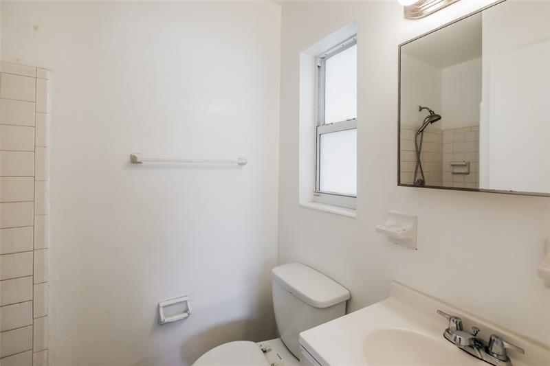 Image 4 of 30 For 1021 25th Way