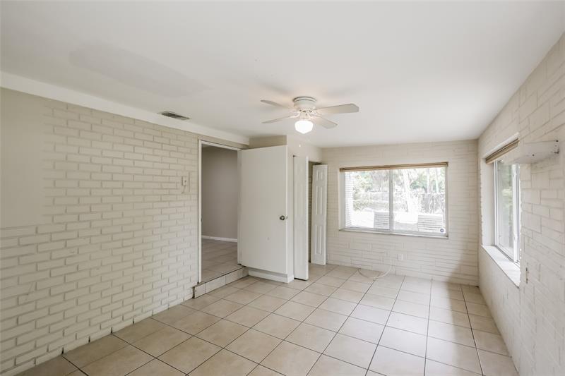 Image 5 of 30 For 1021 25th Way