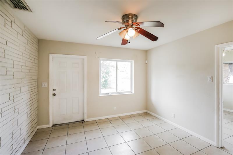 Image 6 of 30 For 1021 25th Way