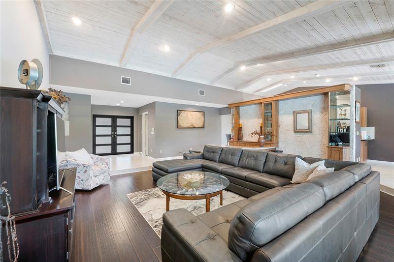 Image 5 of 50 For 8208 80th St