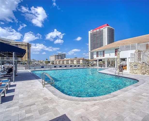 Image 3 of 8 For 1833 Ocean Dr  1209