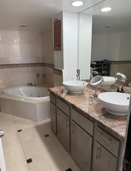 Image 7 of 8 For 1833 Ocean Dr  1209
