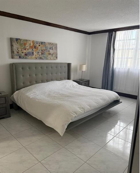 Image 8 of 8 For 1833 Ocean Dr  1209