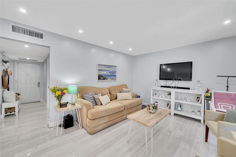 Image 16 of 34 For 6845 30th Ave# 5c