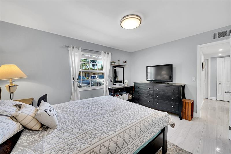 Image 9 of 34 For 6845 30th Ave# 5c
