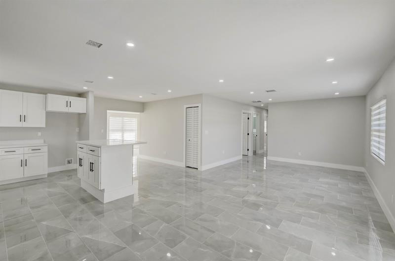 Image 9 of 35 For 520 13th Pl  