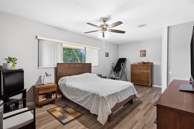 Image 11 of 17 For 3220 Pine Island Rd  508