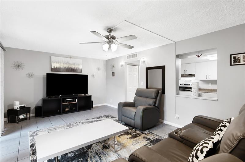 Image 5 of 17 For 3220 Pine Island Rd  508