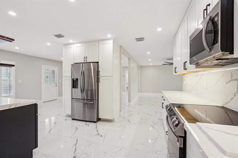Image 10 of 60 For 720 2nd St  