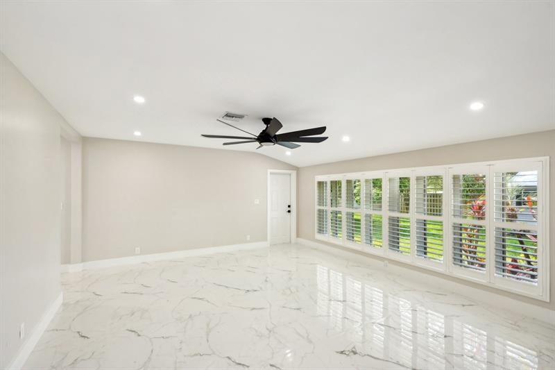 Image 23 of 60 For 720 2nd St  