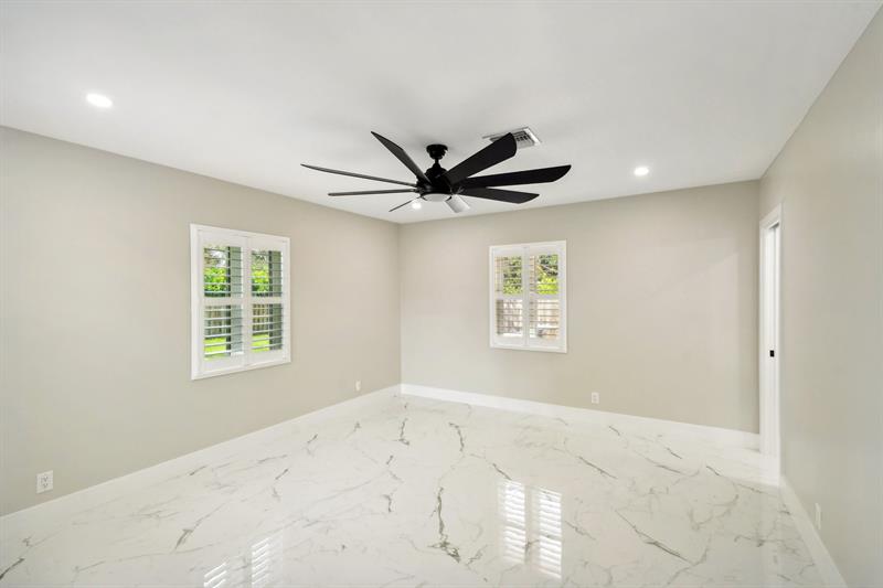 Image 25 of 60 For 720 2nd St  