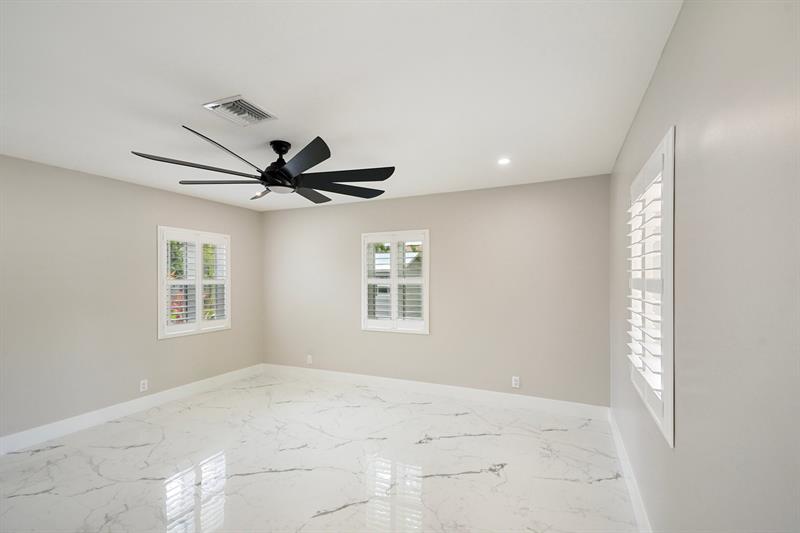 Image 29 of 60 For 720 2nd St  