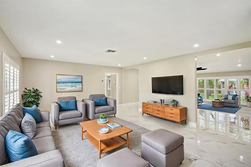 Image 3 of 60 For 720 2nd St  