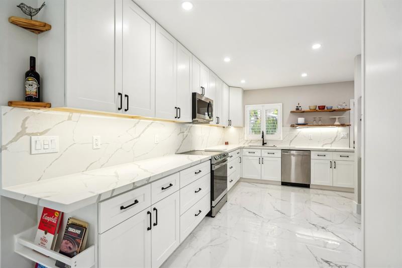 Image 4 of 60 For 720 2nd St  