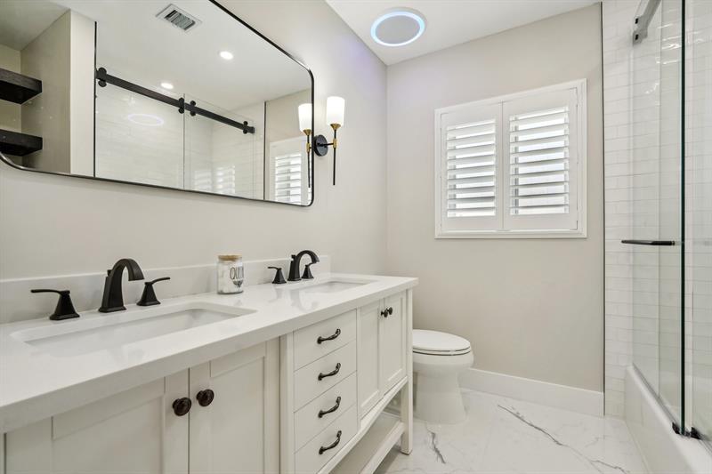 Image 41 of 60 For 720 2nd St  