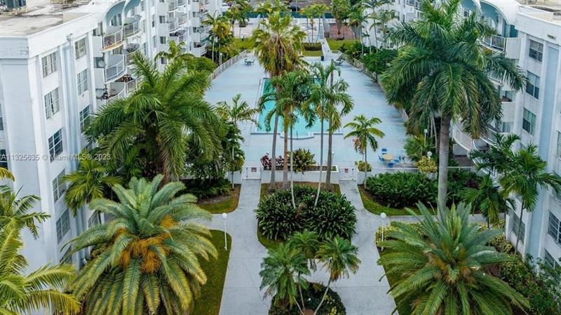 Details for 488 165th Street Rd  309b, Miami, FL 33169
