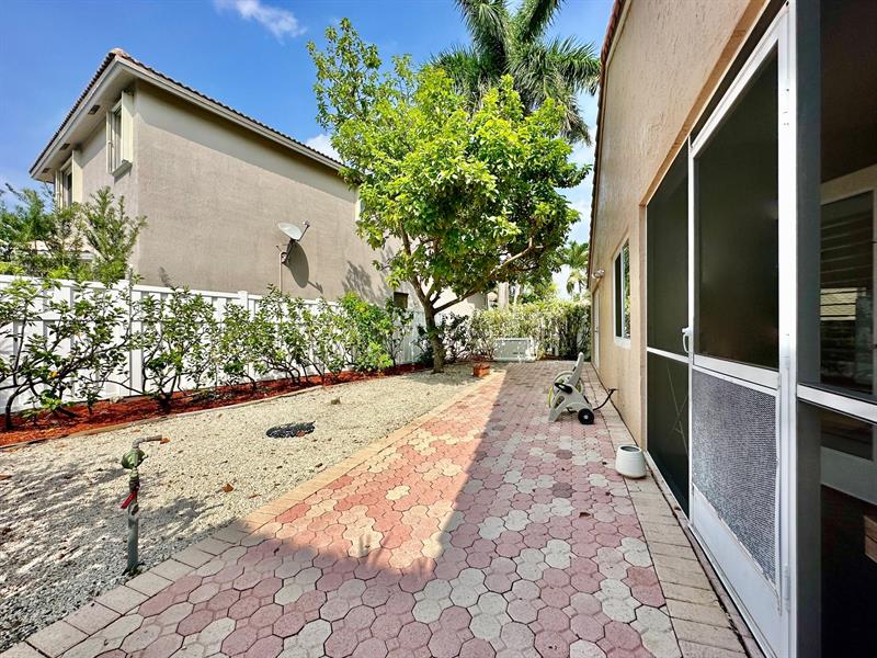 Image 27 of 30 For 16271 La Costa Dr