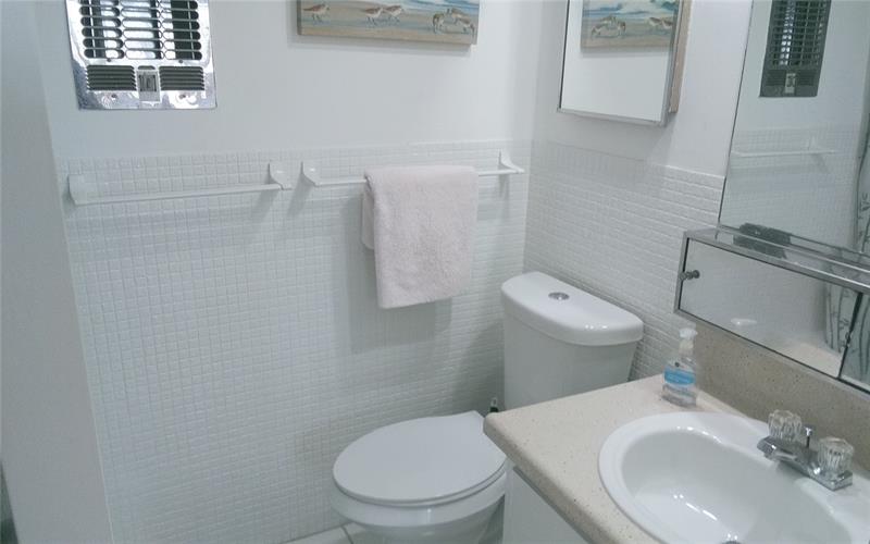 Image 12 of 21 For 465 Paradise Isle Blvd  207