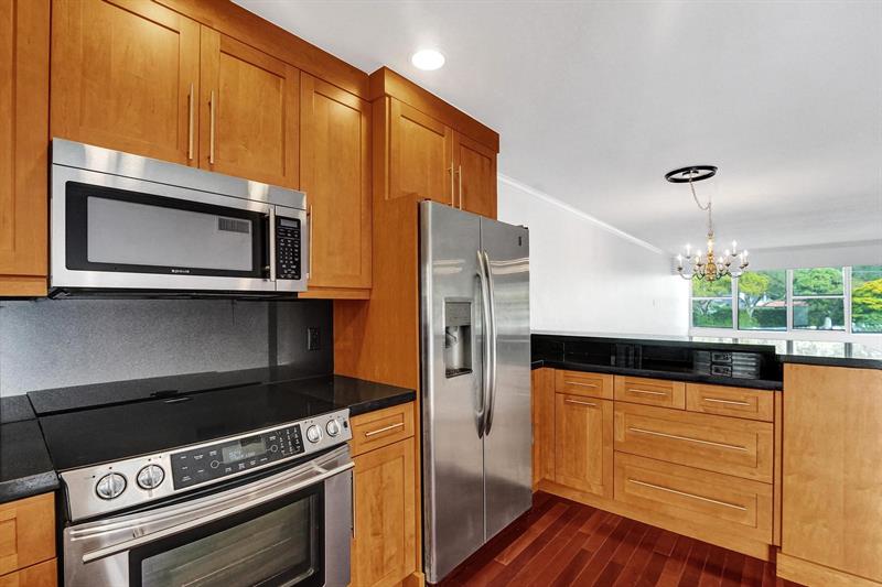 Image 14 of 36 For 818 4th St  202