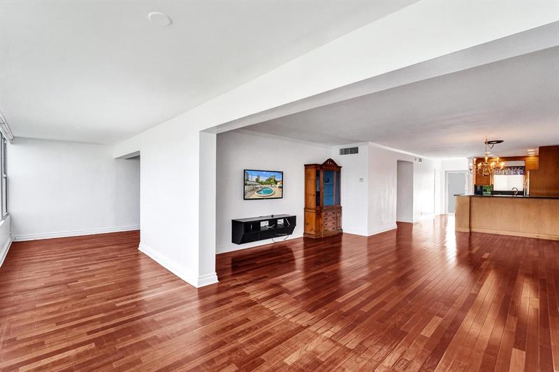 Image 15 of 36 For 818 4th St  202