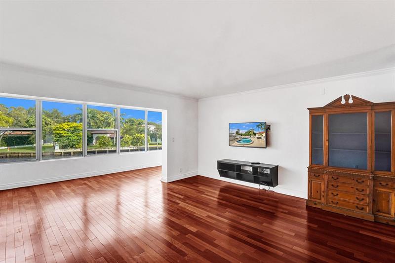 Image 17 of 36 For 818 4th St  202