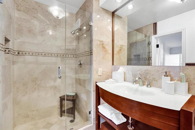 Image 21 of 36 For 818 4th St  202