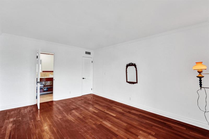 Image 22 of 36 For 818 4th St  202