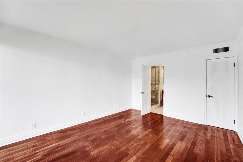 Image 23 of 36 For 818 4th St  202