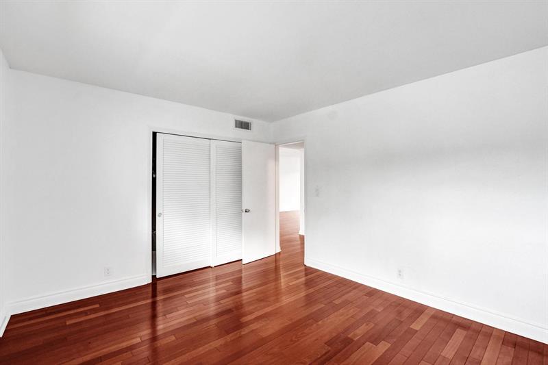 Image 24 of 36 For 818 4th St  202