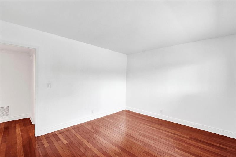 Image 25 of 36 For 818 4th St  202