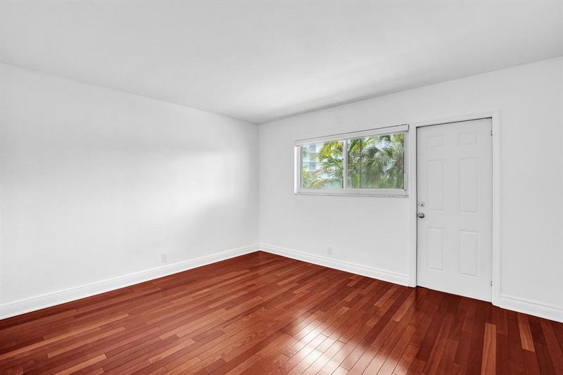 Image 26 of 36 For 818 4th St  202