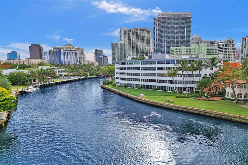 Image 3 of 36 For 818 4th St  202