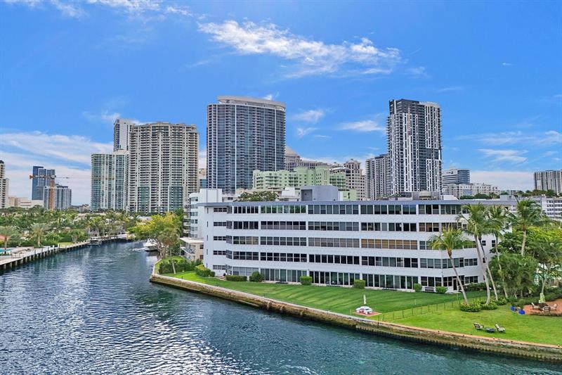 Image 31 of 36 For 818 4th St  202