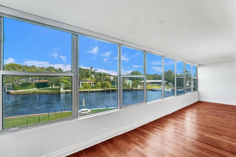 Image 4 of 36 For 818 4th St  202