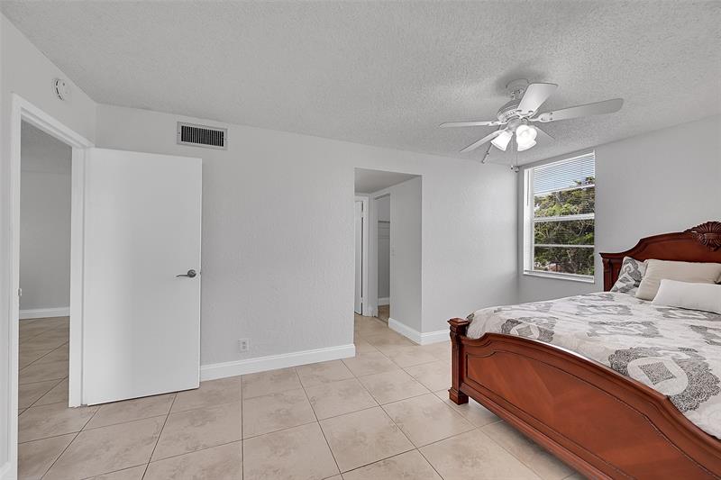 Image 23 of 39 For 1402 80th Ave  301
